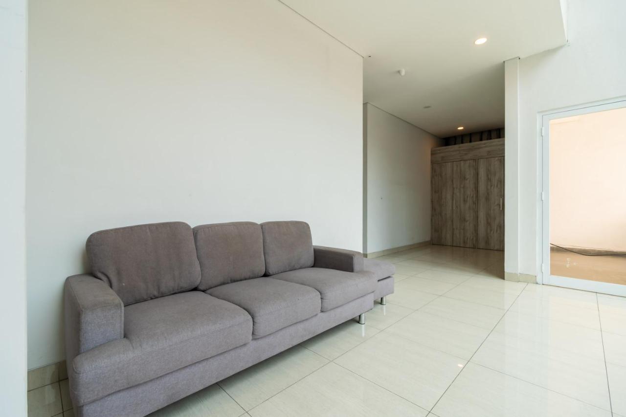 Urbanview Hotel Casa Kota Mangga Besar Джакарта Екстер'єр фото