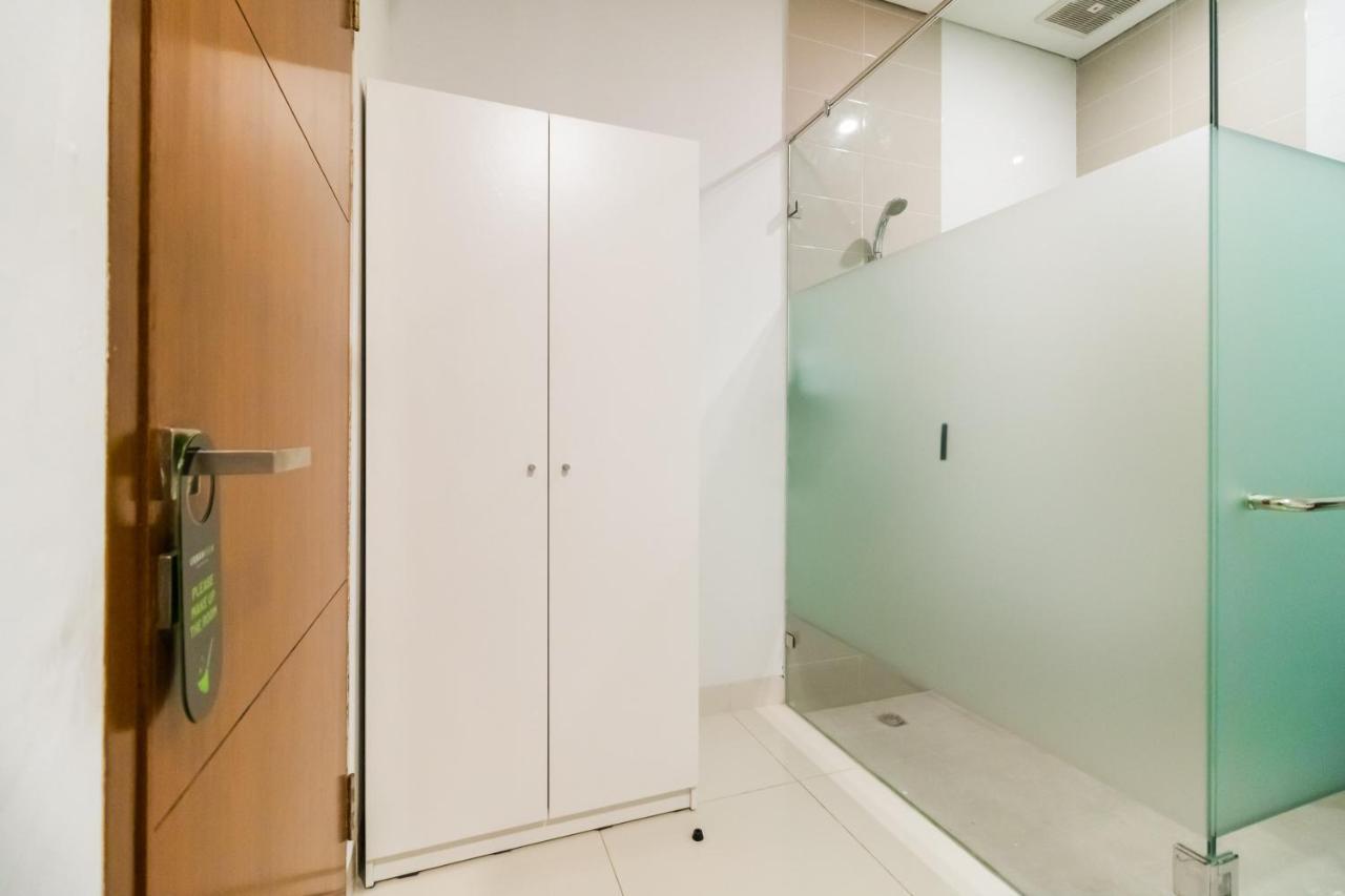 Urbanview Hotel Casa Kota Mangga Besar Джакарта Екстер'єр фото