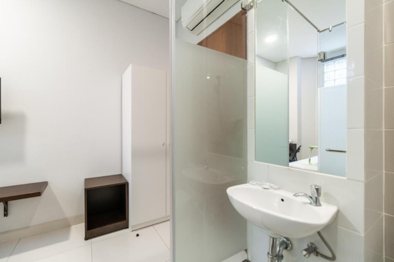 Urbanview Hotel Casa Kota Mangga Besar Джакарта Екстер'єр фото