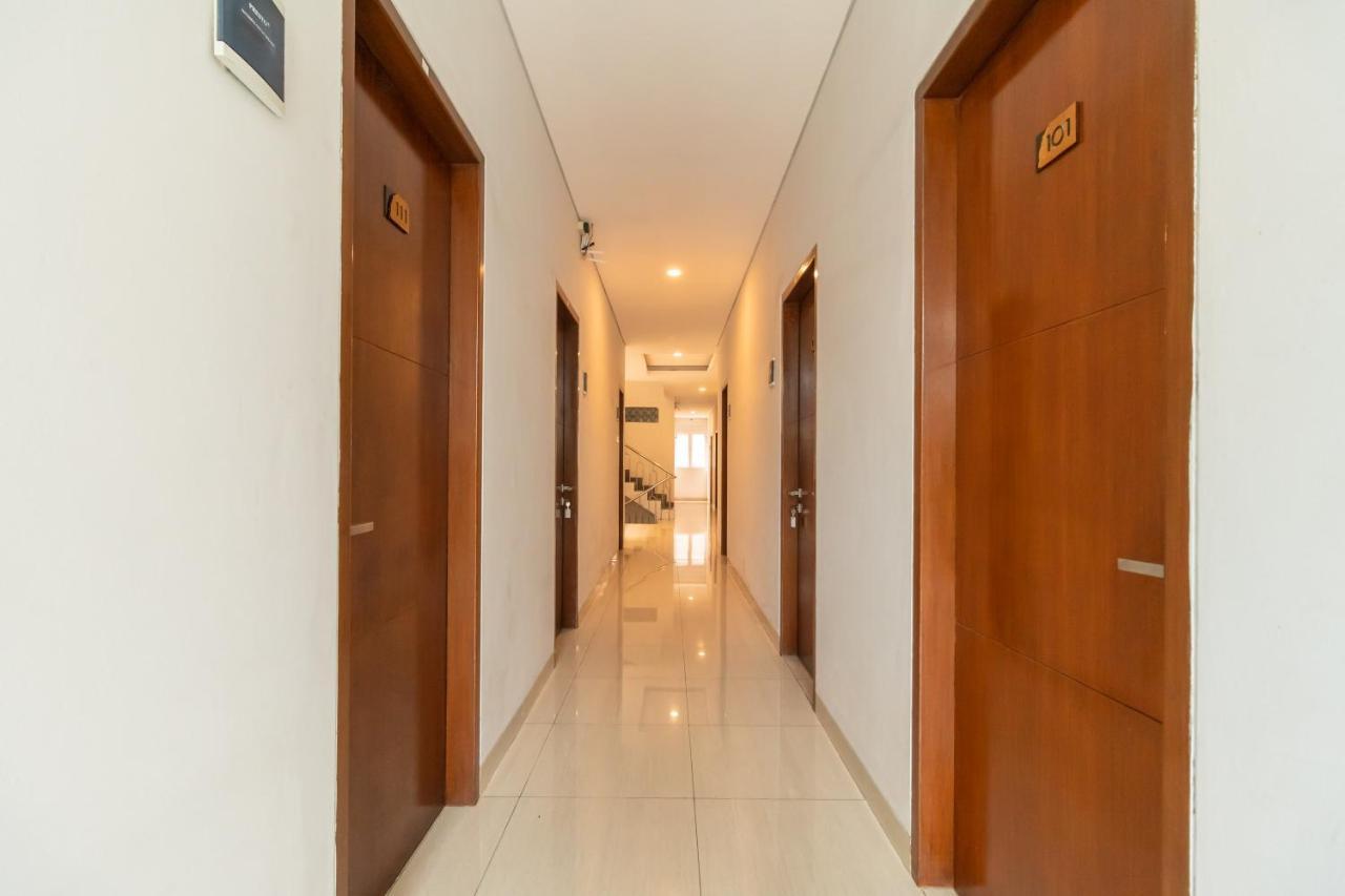 Urbanview Hotel Casa Kota Mangga Besar Джакарта Екстер'єр фото