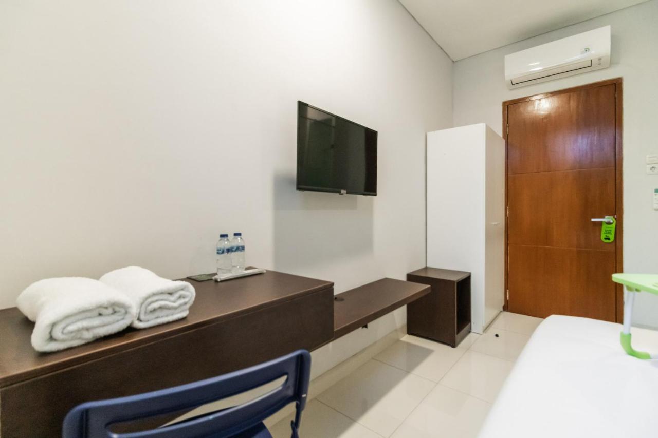 Urbanview Hotel Casa Kota Mangga Besar Джакарта Екстер'єр фото
