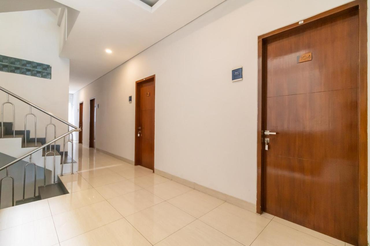 Urbanview Hotel Casa Kota Mangga Besar Джакарта Екстер'єр фото