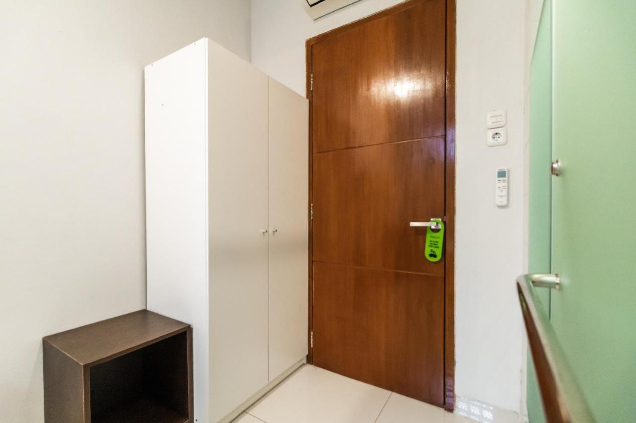 Urbanview Hotel Casa Kota Mangga Besar Джакарта Екстер'єр фото