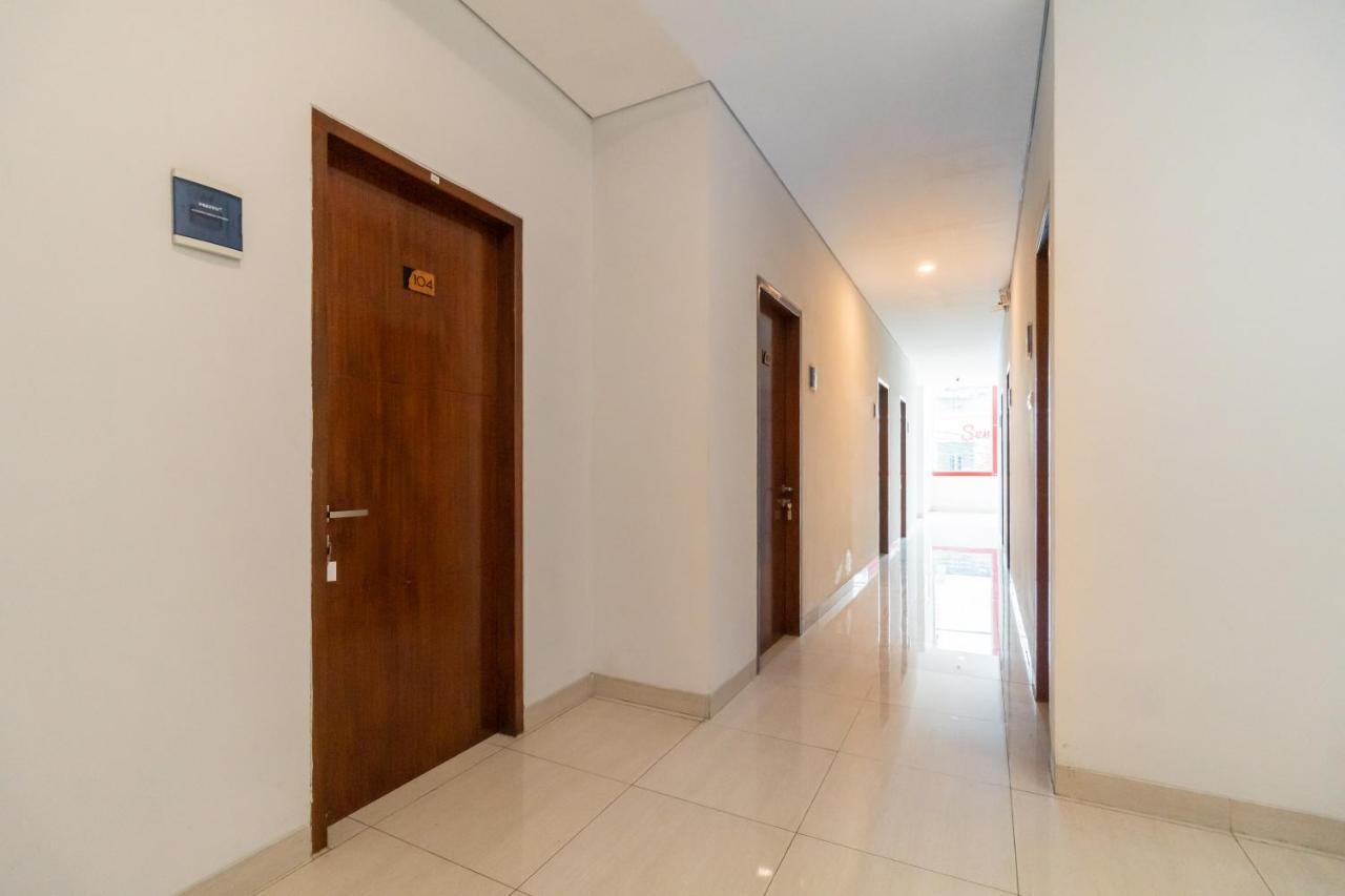 Urbanview Hotel Casa Kota Mangga Besar Джакарта Екстер'єр фото