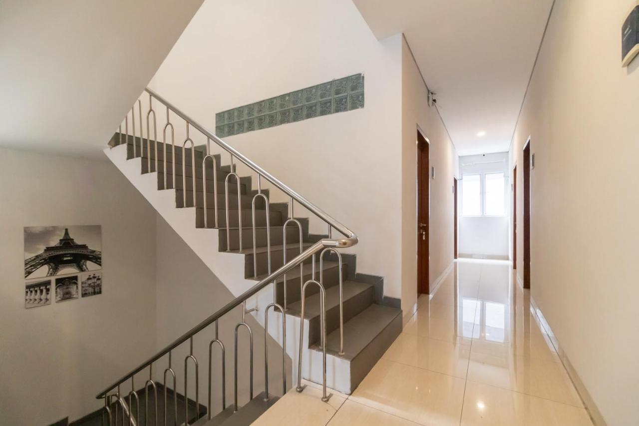 Urbanview Hotel Casa Kota Mangga Besar Джакарта Екстер'єр фото